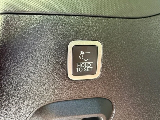 2026 Jeep WS Wagoneer - Image 23 of 31