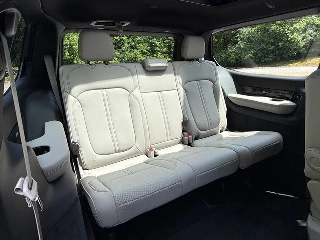 2026 Jeep WS Wagoneer - Image 25 of 31