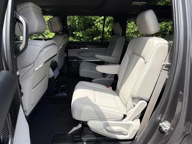 2026 Jeep WS Wagoneer - Image 18 of 31