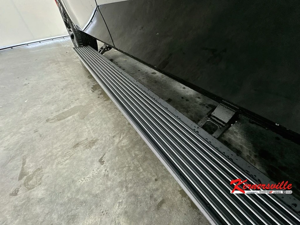 2026 Jeep WS Wagoneer - Image 22 of 23