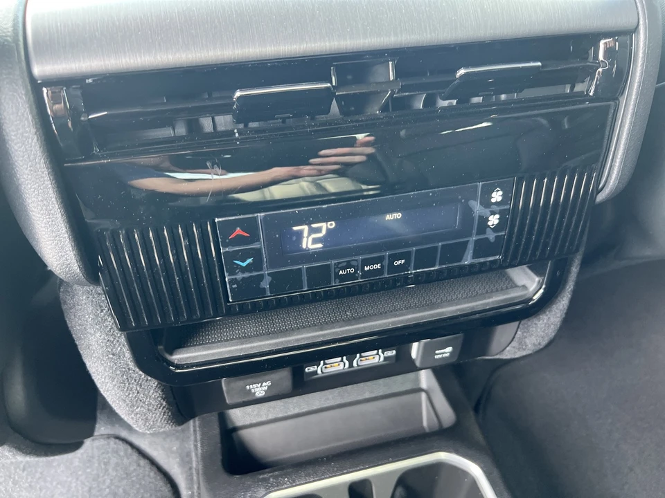 2026 Jeep WS Wagoneer - Image 17 of 31
