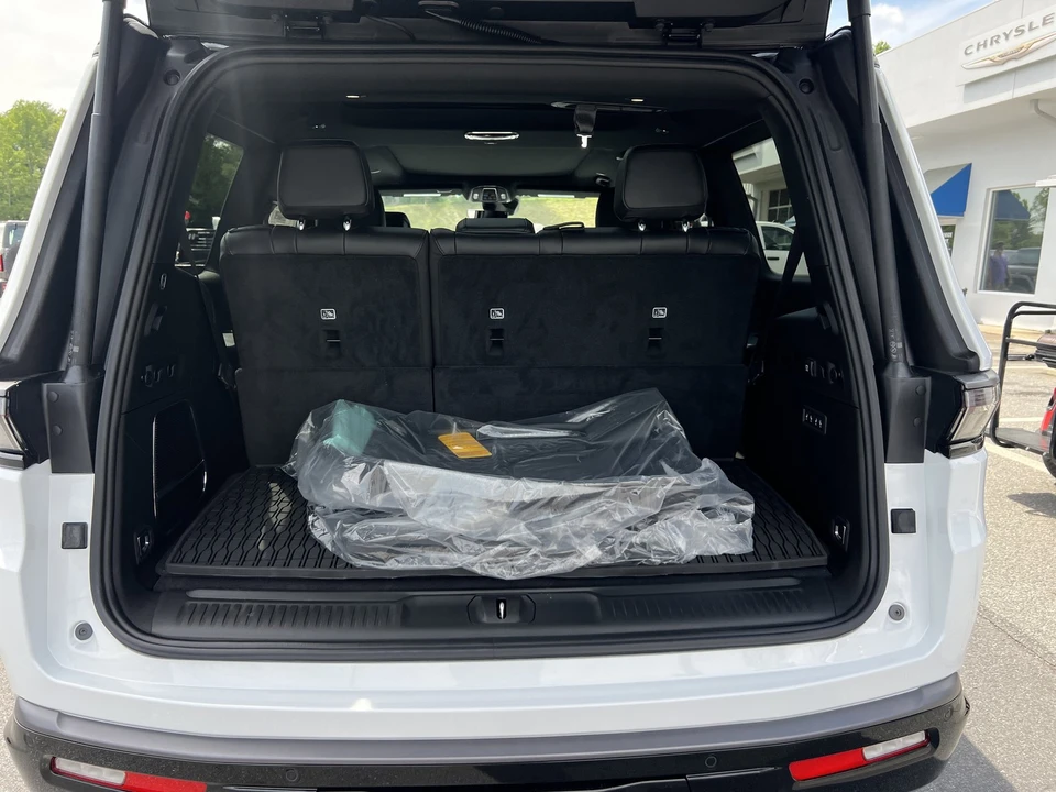 2026 Jeep WS Wagoneer - Image 11 of 31
