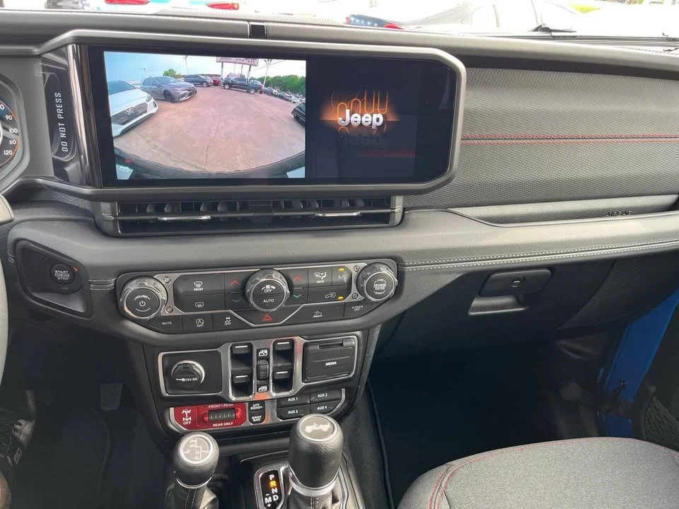 2026 Jeep JL Wrangler - Image 17 of 18