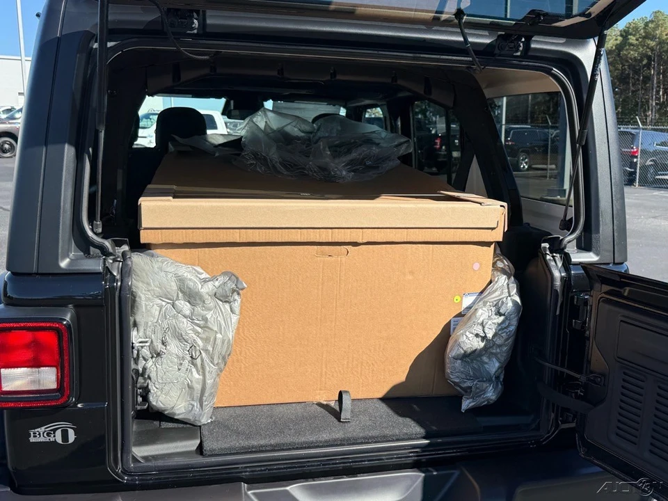2026 Jeep JL Wrangler - Image 6 of 9