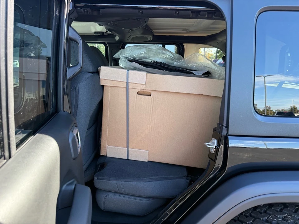 2026 Jeep JL Wrangler - Image 5 of 9