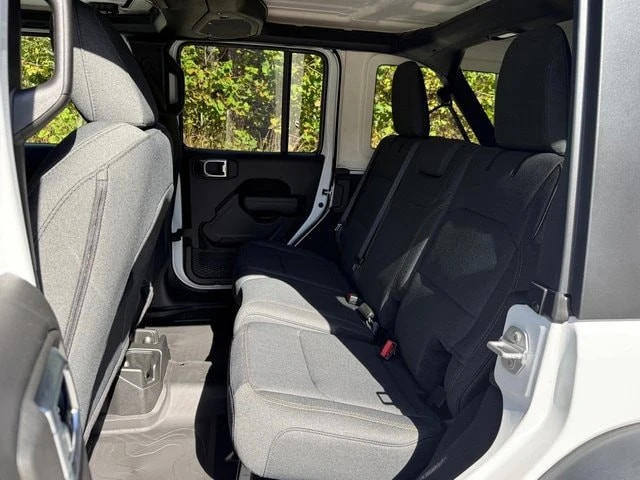 2026 Jeep JL Wrangler - Image 15 of 31