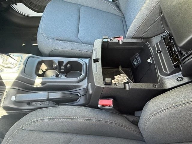 2026 Jeep JL Wrangler - Image 28 of 31