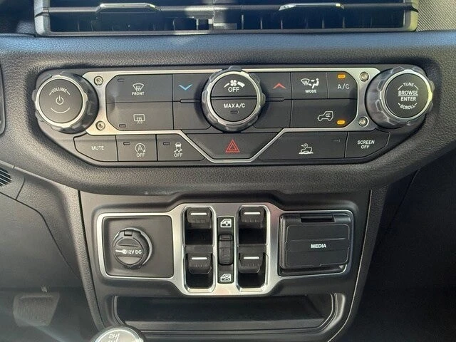 2026 Jeep JL Wrangler - Image 25 of 31