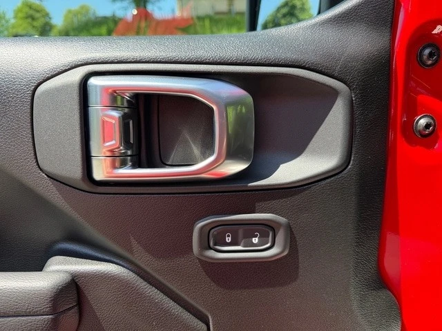 2026 Jeep JL Wrangler - Image 12 of 28