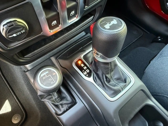 2026 Jeep JL Wrangler - Image 23 of 28