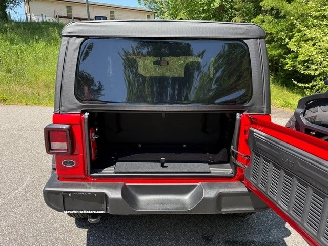 2026 Jeep JL Wrangler - Image 15 of 28