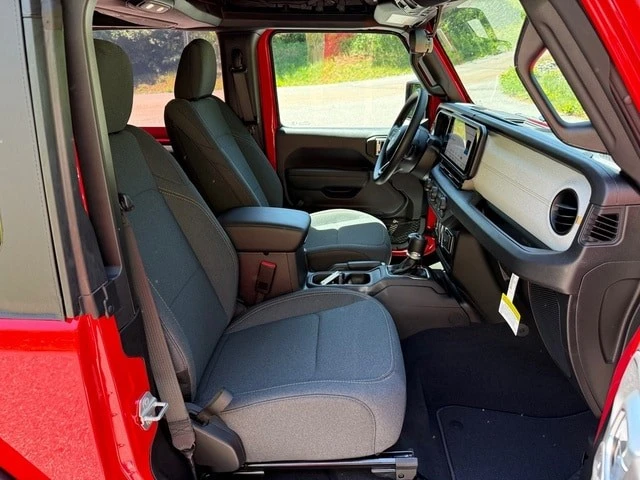 2026 Jeep JL Wrangler - Image 17 of 28
