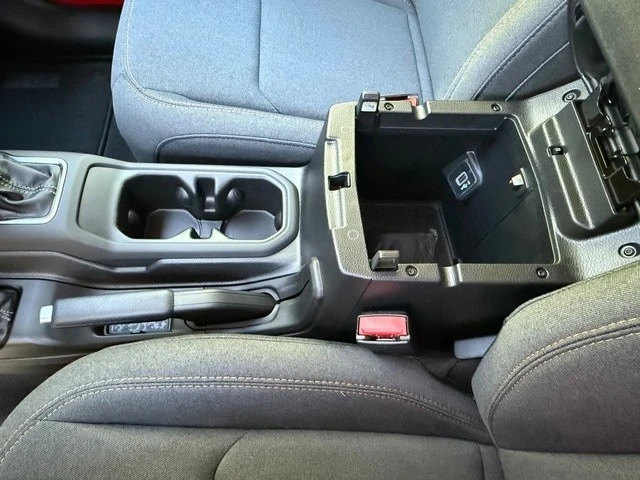 2026 Jeep JL Wrangler - Image 25 of 28