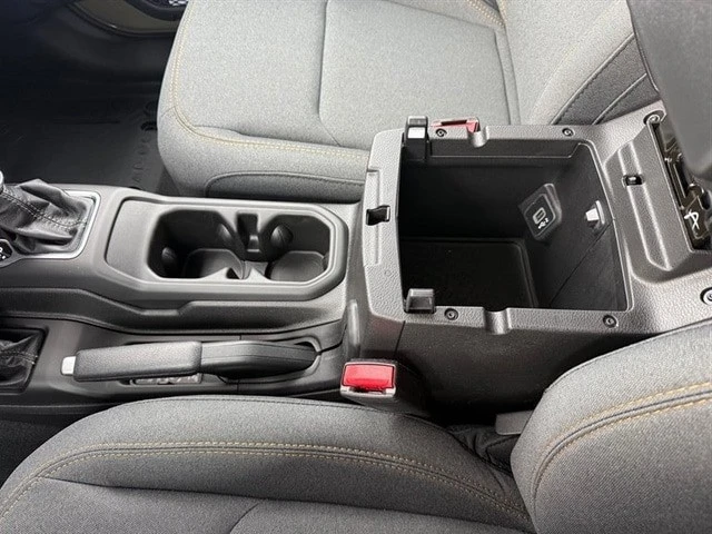 2026 Jeep JL Wrangler - Image 25 of 28
