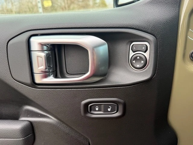2026 Jeep JL Wrangler - Image 12 of 28