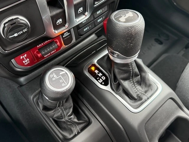 2026 Jeep JL Wrangler - Image 23 of 28