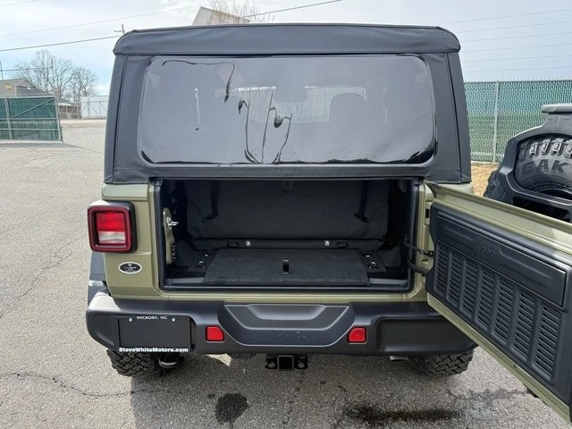 2026 Jeep JL Wrangler - Image 15 of 28