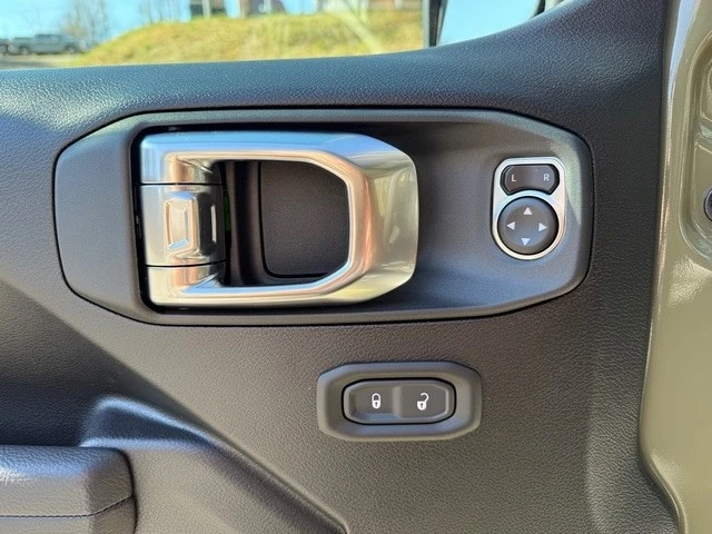 2026 Jeep JL Wrangler - Image 12 of 28