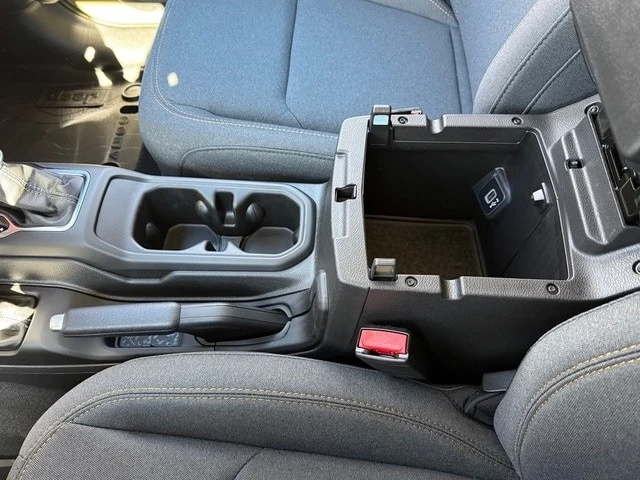 2026 Jeep JL Wrangler - Image 25 of 28