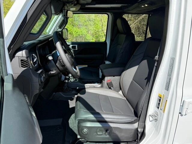 2026 Jeep JL Wrangler - Image 11 of 21