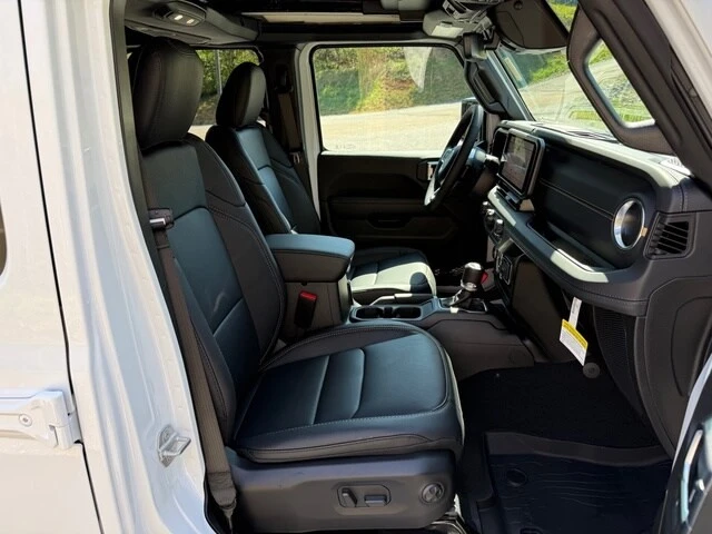 2026 Jeep JL Wrangler - Image 18 of 21