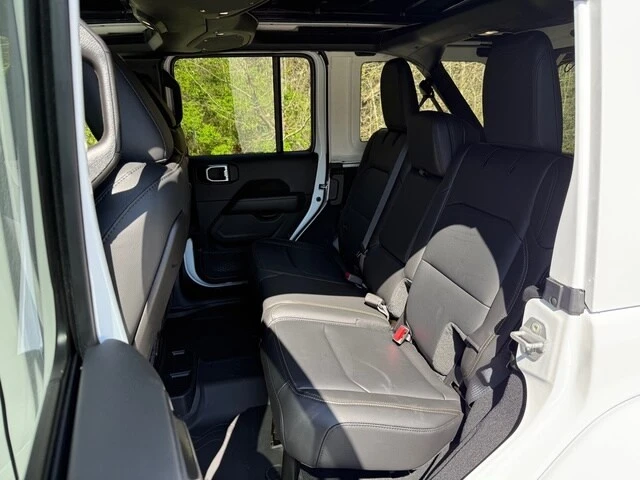 2026 Jeep JL Wrangler - Image 14 of 21