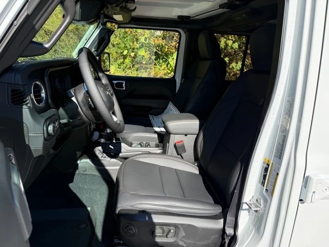 2026 Jeep JL Wrangler - Image 12 of 21