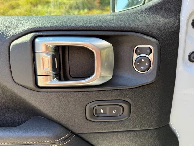 2026 Jeep JL Wrangler - Image 13 of 21