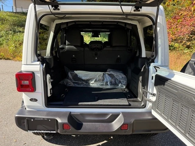 2026 Jeep JL Wrangler - Image 17 of 21