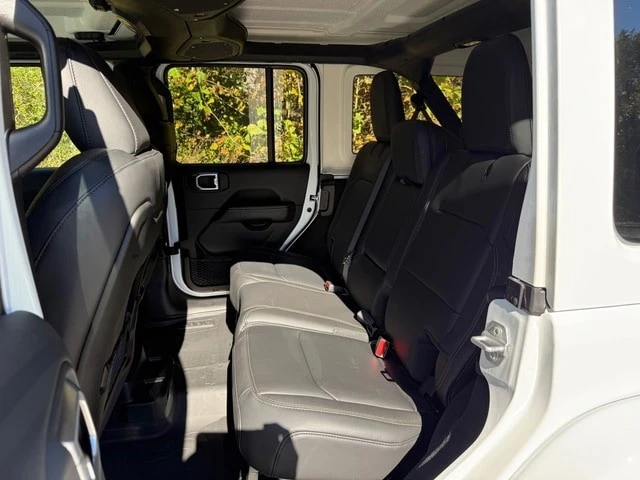 2026 Jeep JL Wrangler - Image 15 of 21