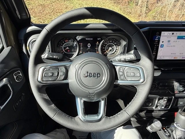 2026 Jeep JL Wrangler - Image 20 of 31