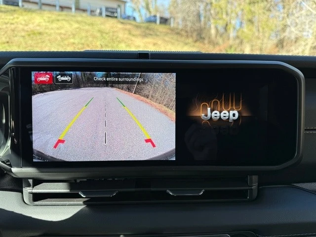 2026 Jeep JL Wrangler - Image 25 of 31