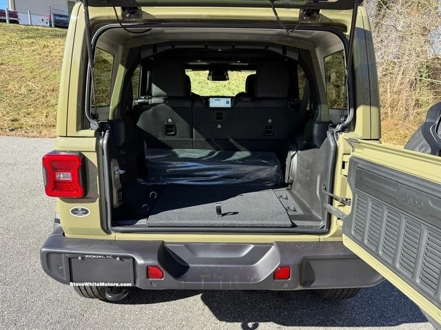 2026 Jeep JL Wrangler - Image 16 of 31