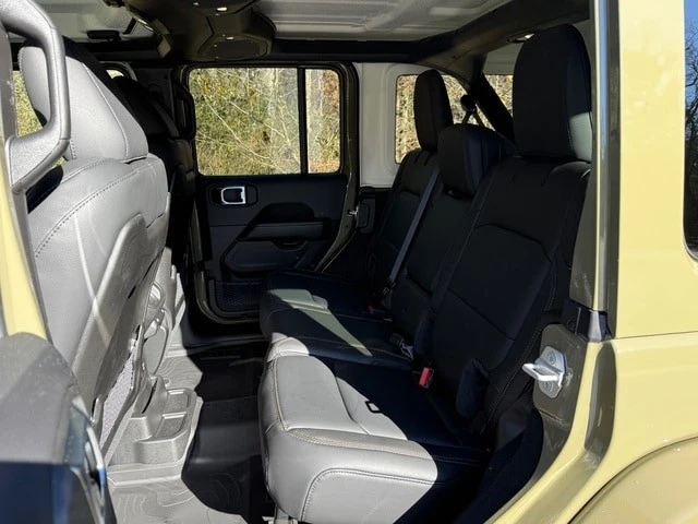 2026 Jeep JL Wrangler - Image 15 of 31