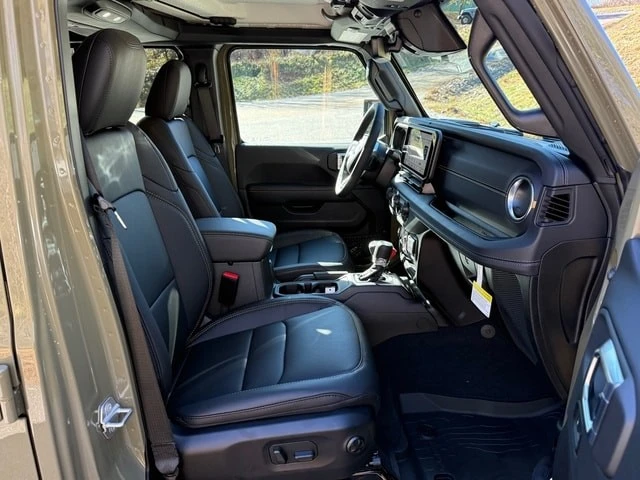 2026 Jeep JL Wrangler - Image 19 of 21