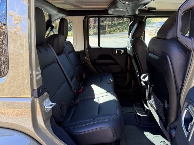 2026 Jeep JL Wrangler - Image 18 of 21