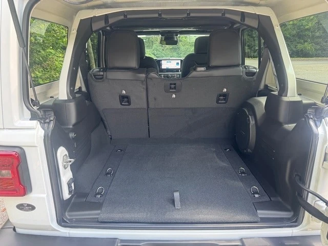 2026 Jeep JL Wrangler - Image 16 of 31