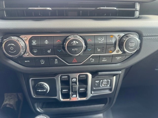 2026 Jeep JL Wrangler - Image 26 of 31