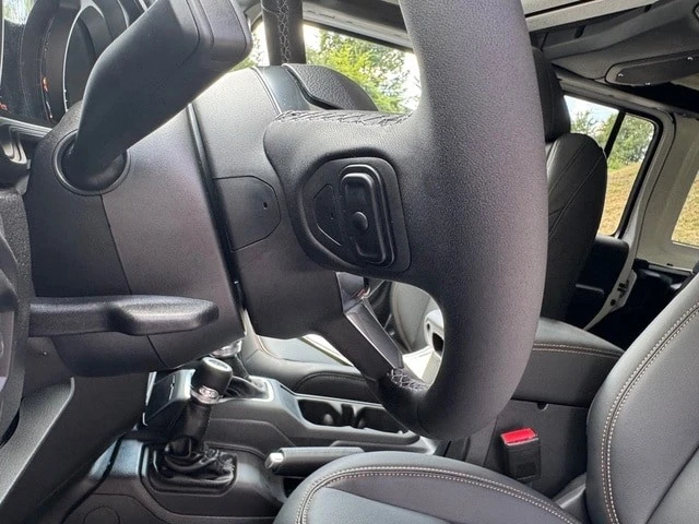 2026 Jeep JL Wrangler - Image 14 of 31