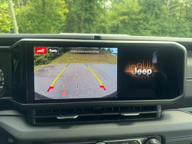 2026 Jeep JL Wrangler - Image 24 of 31