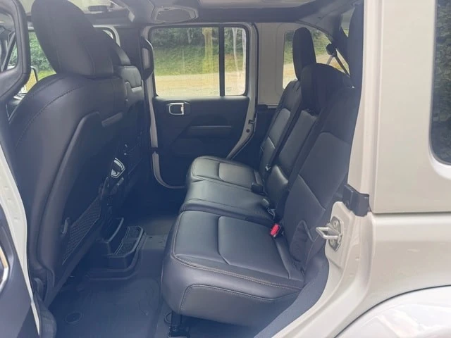 2026 Jeep JL Wrangler - Image 15 of 31