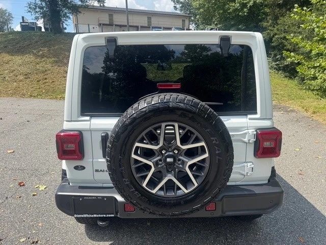 2026 Jeep JL Wrangler - Image 8 of 31