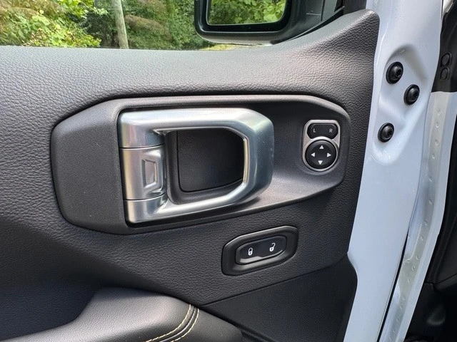 2026 Jeep JL Wrangler - Image 13 of 31