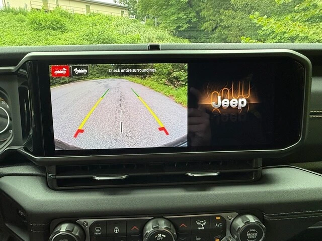 2026 Jeep JL Wrangler - Image 25 of 31
