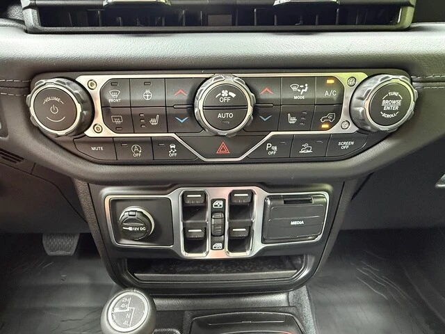 2026 Jeep JL Wrangler - Image 26 of 31