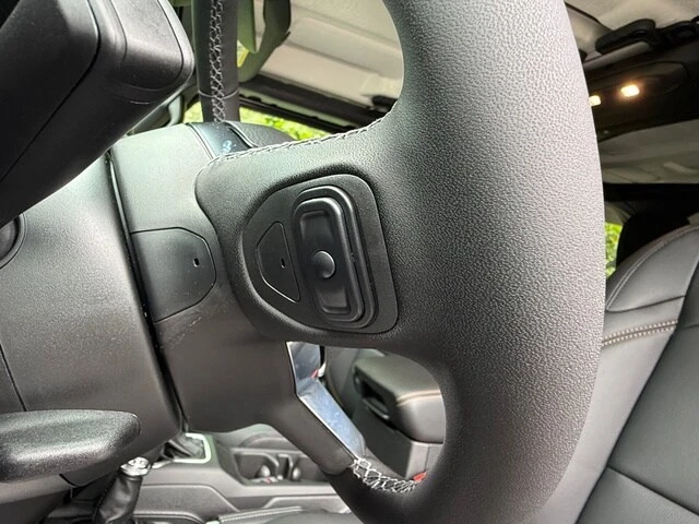 2026 Jeep JL Wrangler - Image 14 of 31