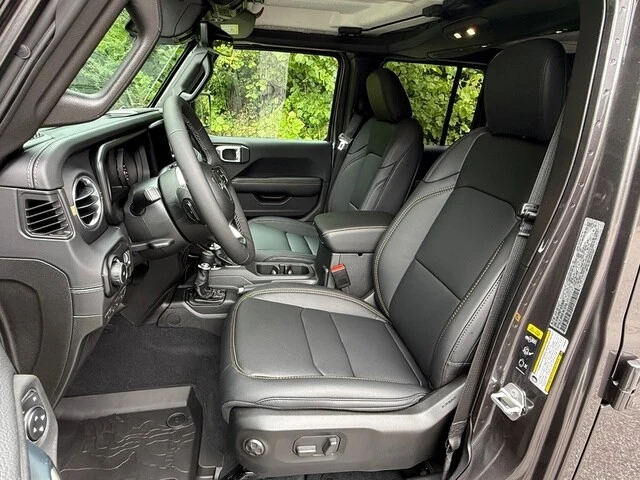 2026 Jeep JL Wrangler - Image 12 of 31