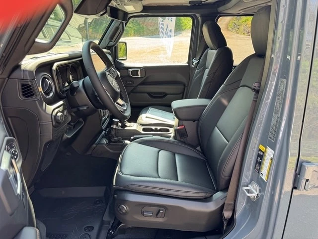 2026 Jeep JL Wrangler - Image 12 of 21