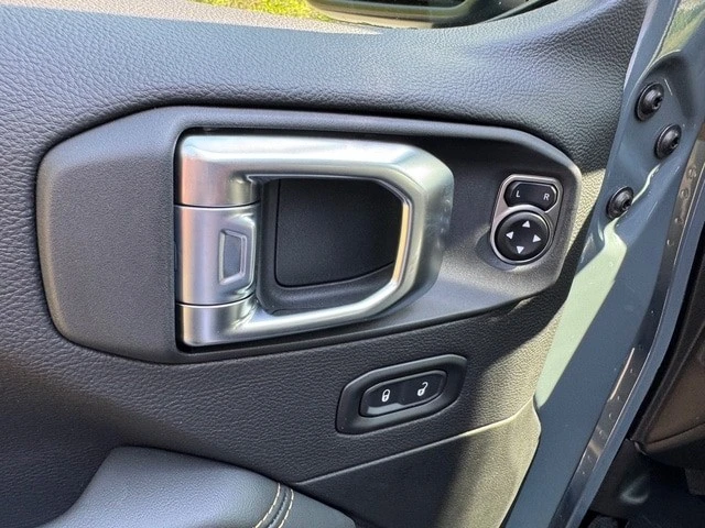2026 Jeep JL Wrangler - Image 13 of 21