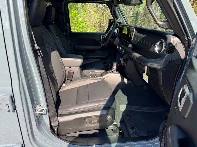 2026 Jeep JL Wrangler - Image 19 of 21